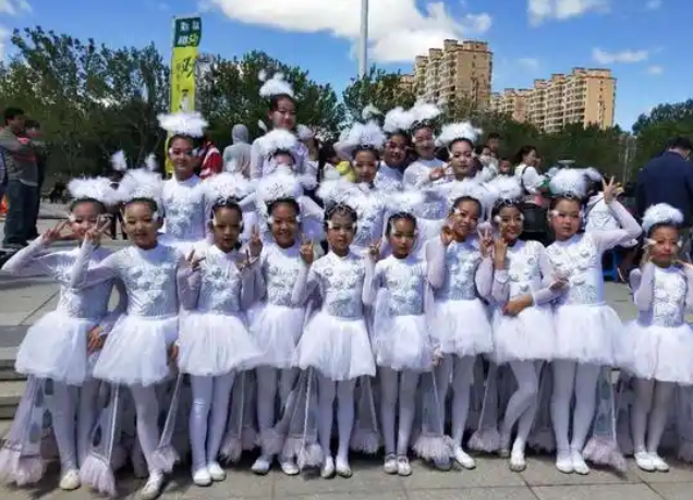 让草原学子在家门口享受优质科创教育以科技之力打破地域壁垒